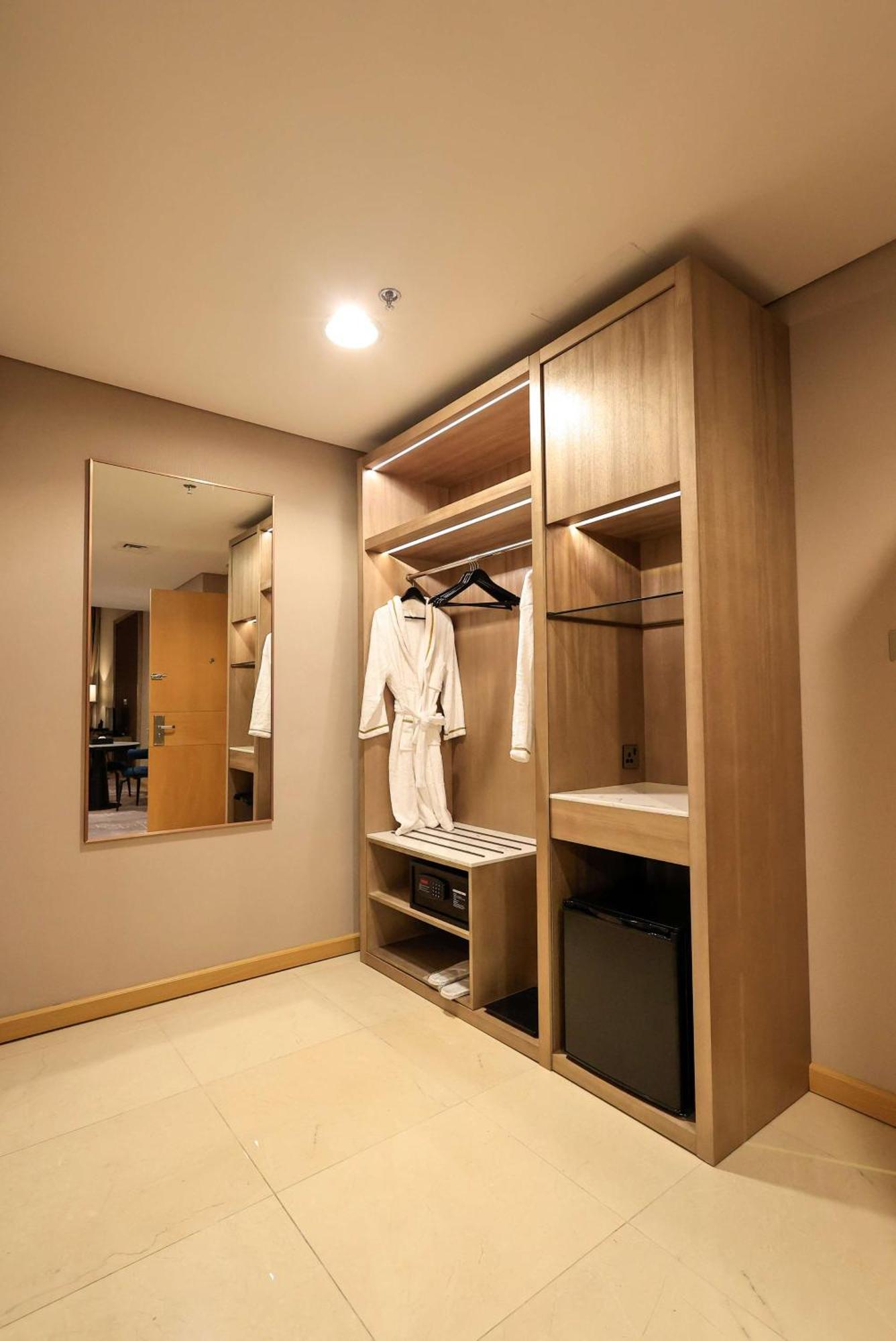 Best Western Premier M Four Hotel Dubai Exterior photo