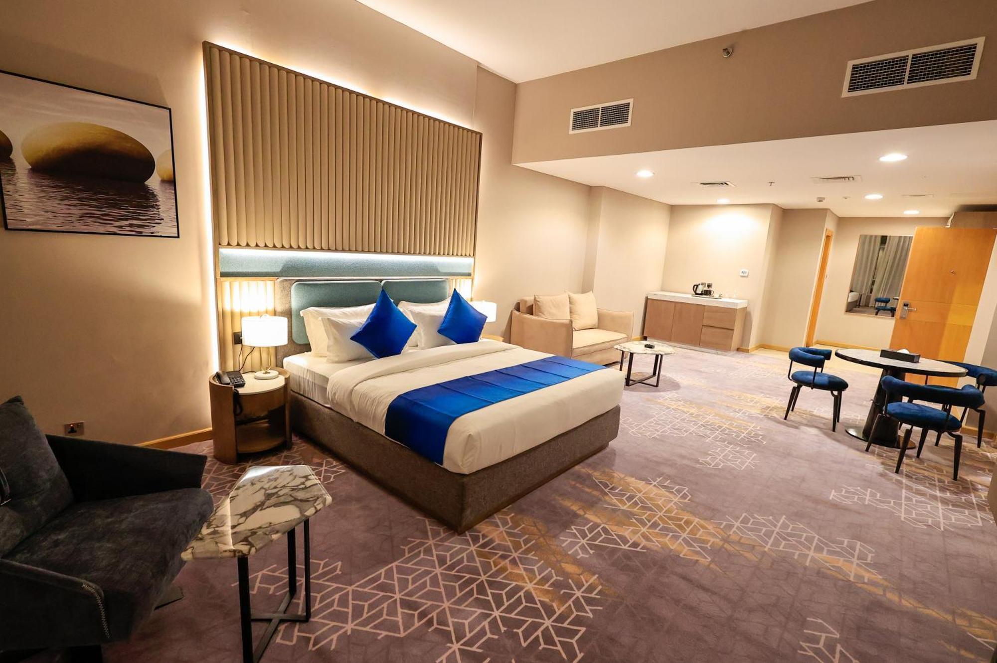 Best Western Premier M Four Hotel Dubai Exterior photo